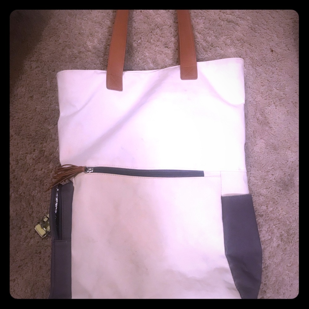 Diaper bag that doubles as a backpack cloud island
